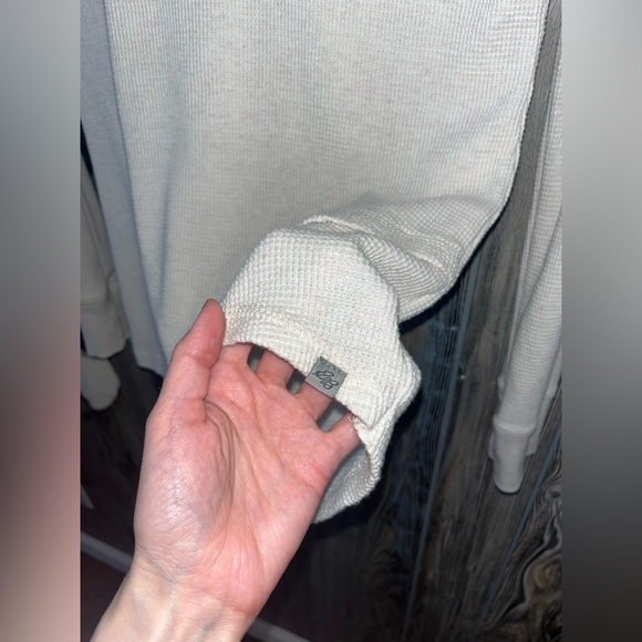 Eddie Bauer size small cream colored turtleneck long sleeve sweatshirt - Picture 4 of 6